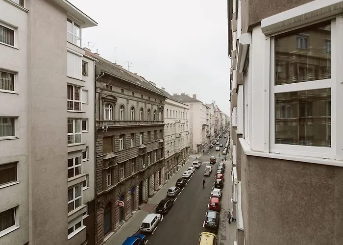 Neat & Comfy Near The Danube