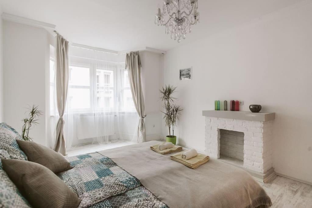Neat & Comfy Near The Danube Apartman