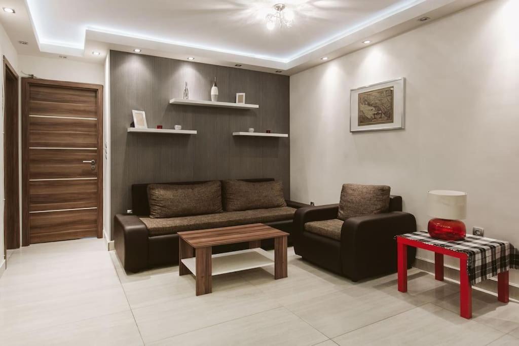 Neat & Comfy Near The Danube Apartman